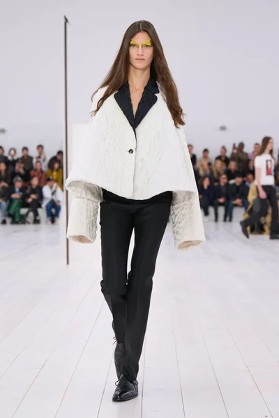 Look 13